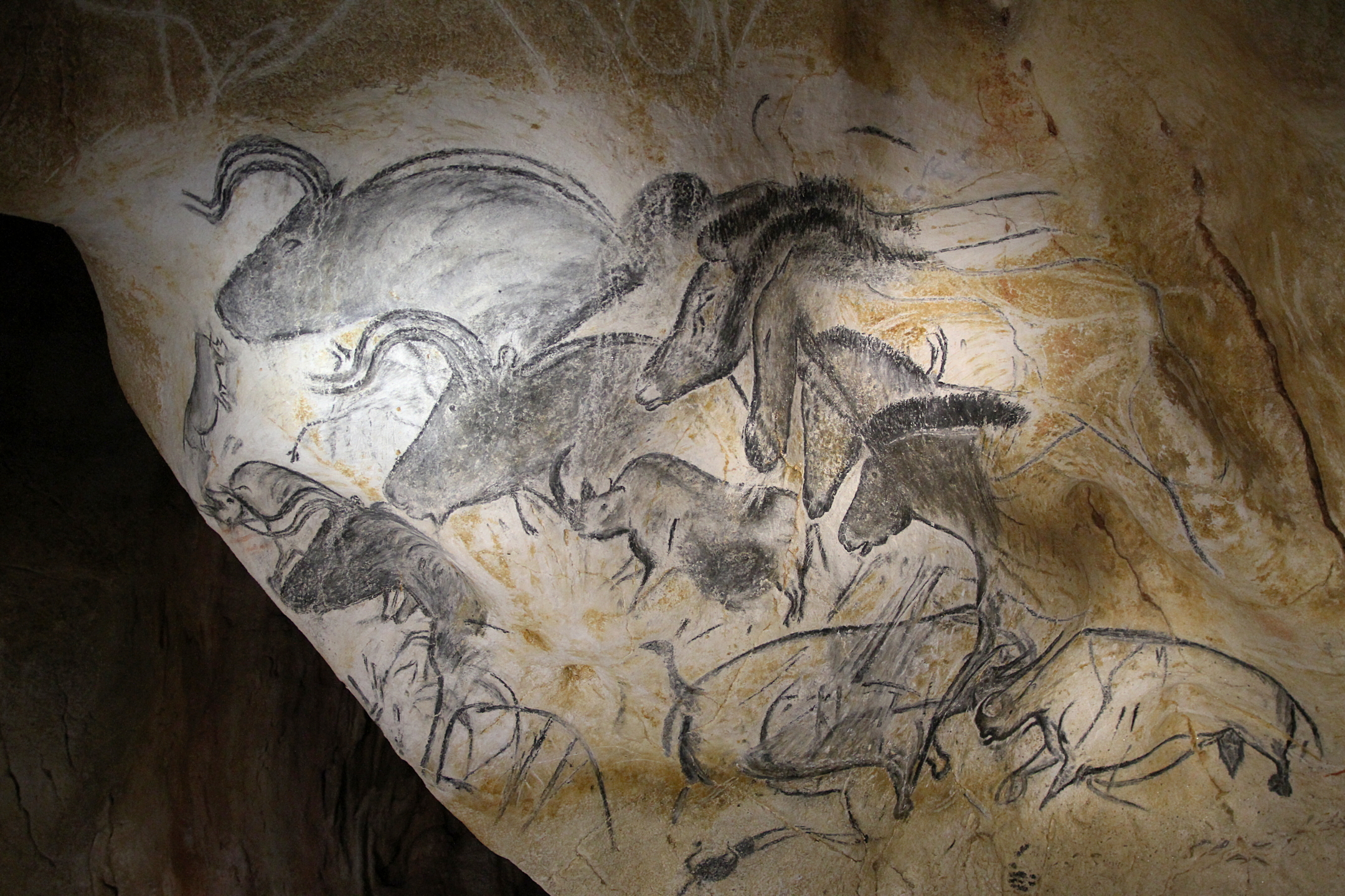 Caballos paleolíticos pintados en la cueva de Chauvet